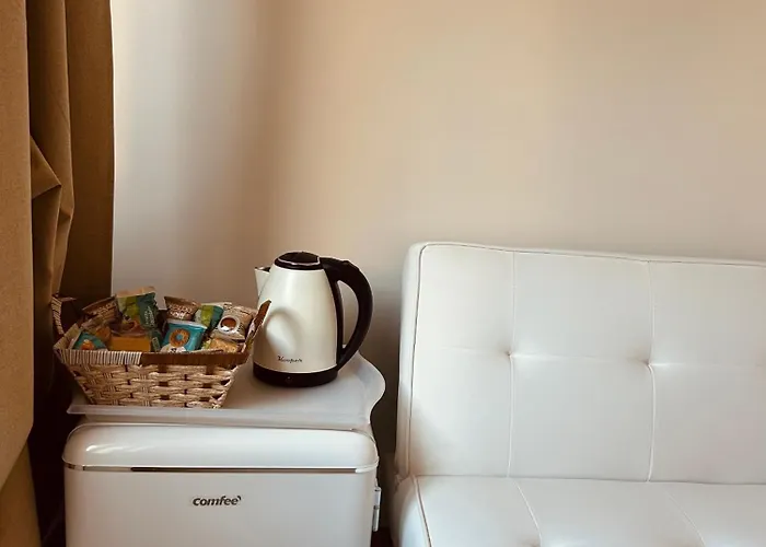 Bed & Breakfast - 200m Dalla Metro A Subaugusta 4*